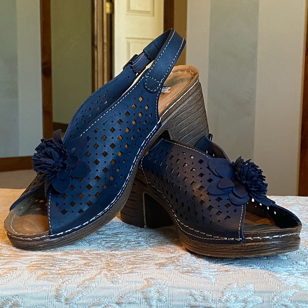 Patrizia art navy sandal heels